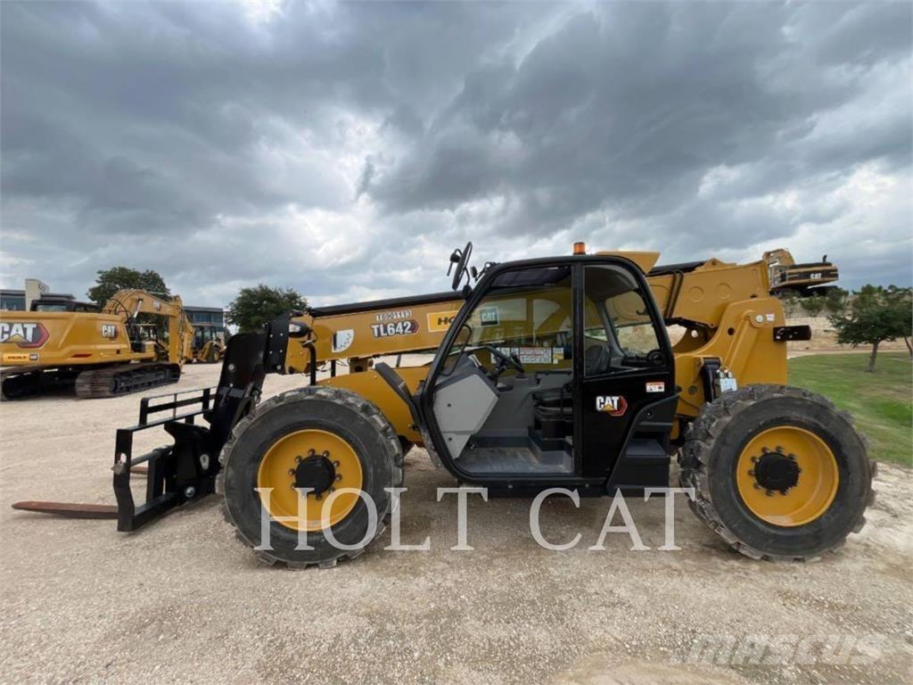 CAT TL642 Телескопични товарачи