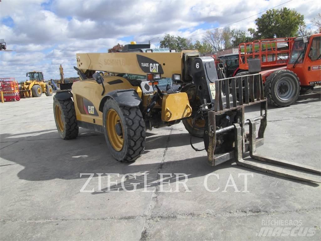 CAT TL642C Телескопични товарачи