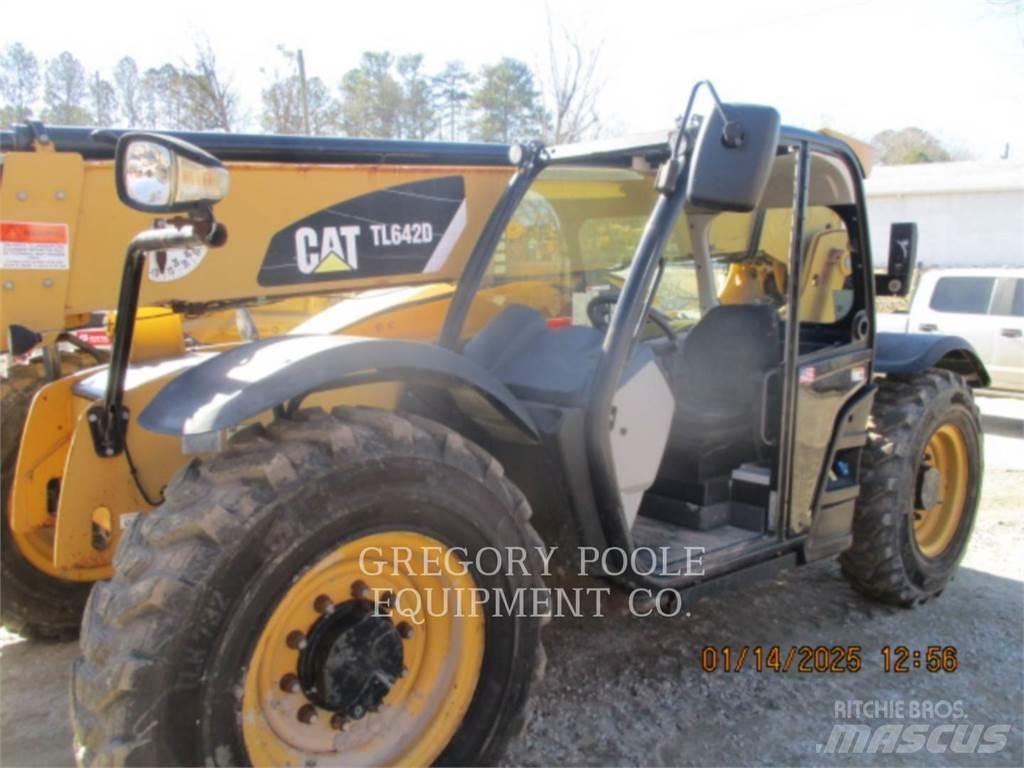 CAT TL642D Телескопични товарачи