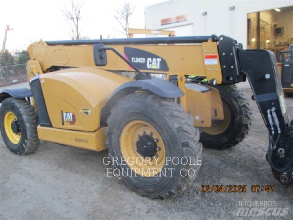 CAT TL642D Телескопични товарачи