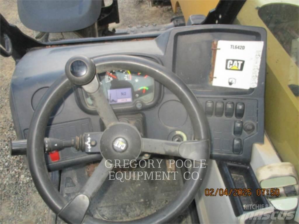 CAT TL642D Телескопични товарачи