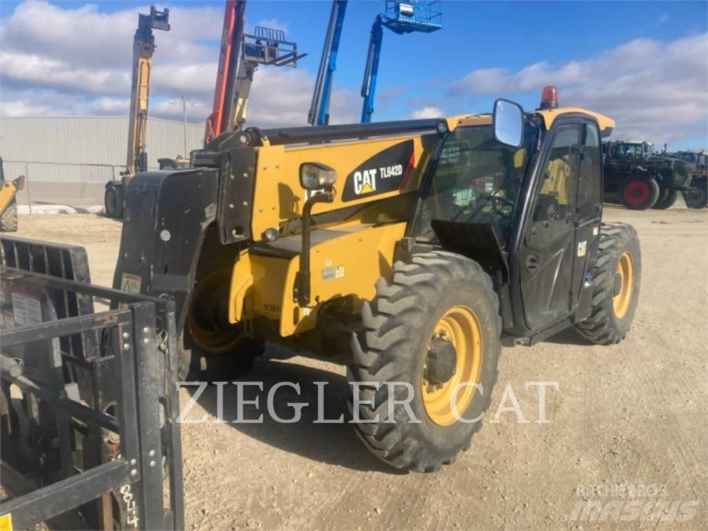 CAT TL642D Телескопични товарачи