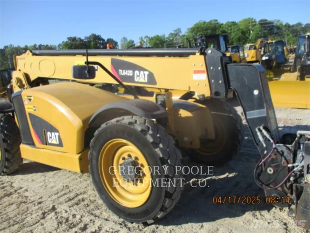 CAT TL642D Телескопични товарачи