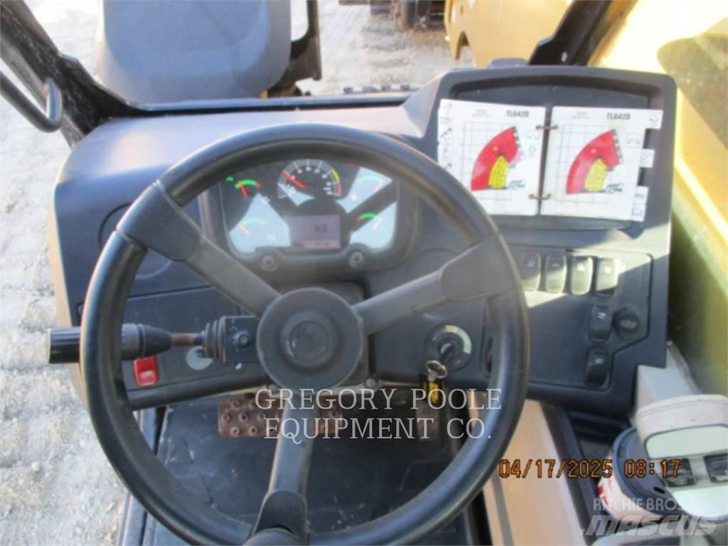 CAT TL642D Телескопични товарачи