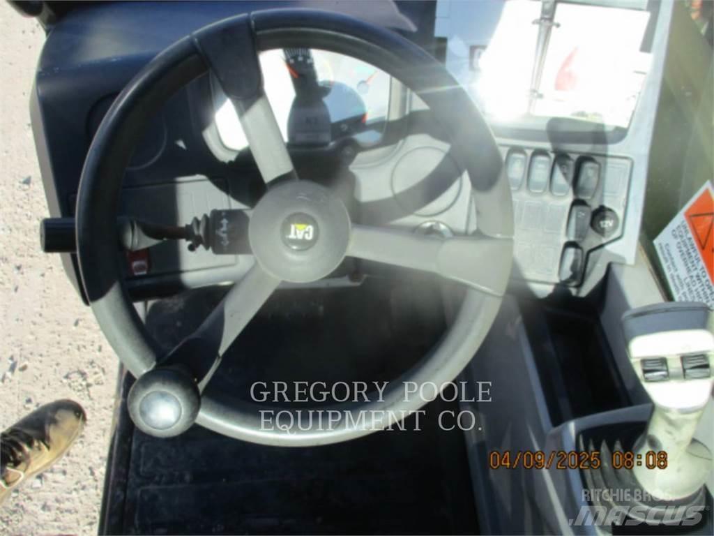 CAT TL642D Телескопични товарачи