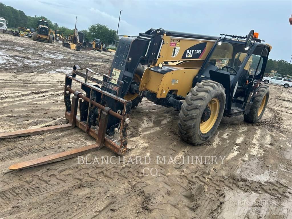 CAT TL642D Телескопични товарачи