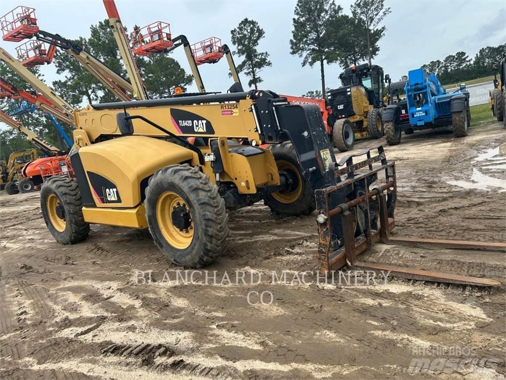 CAT TL642D Телескопични товарачи