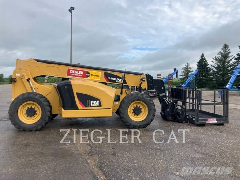 CAT TL642D Телескопични товарачи