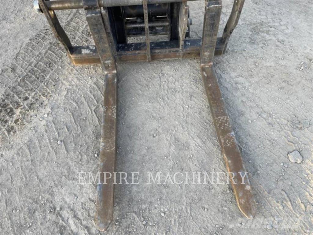 CAT TL642D Телескопични товарачи