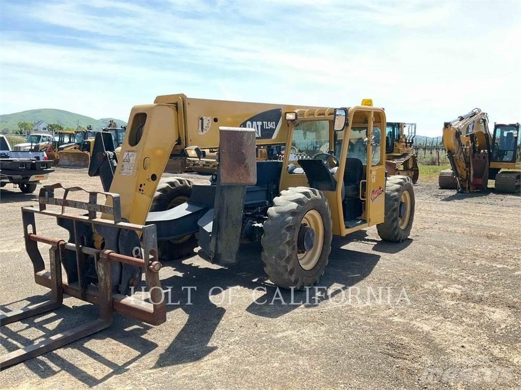 CAT TL943 Телескопични товарачи