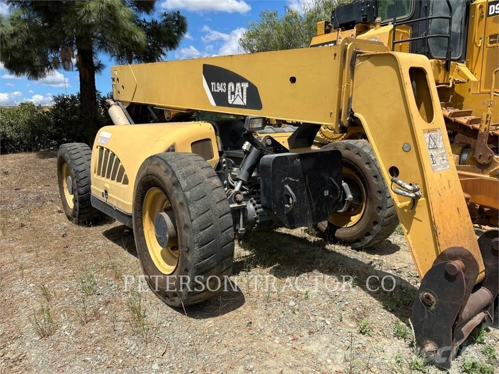 CAT TL943 Телескопични товарачи