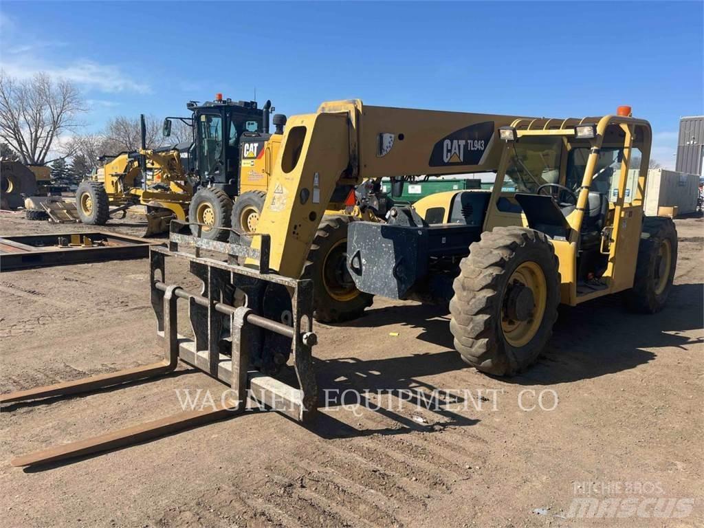 CAT TL943 Телескопични товарачи