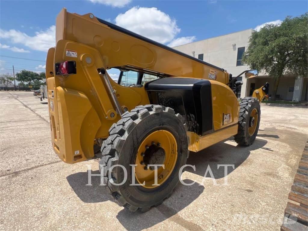 CAT TL943 Колесни товарачи