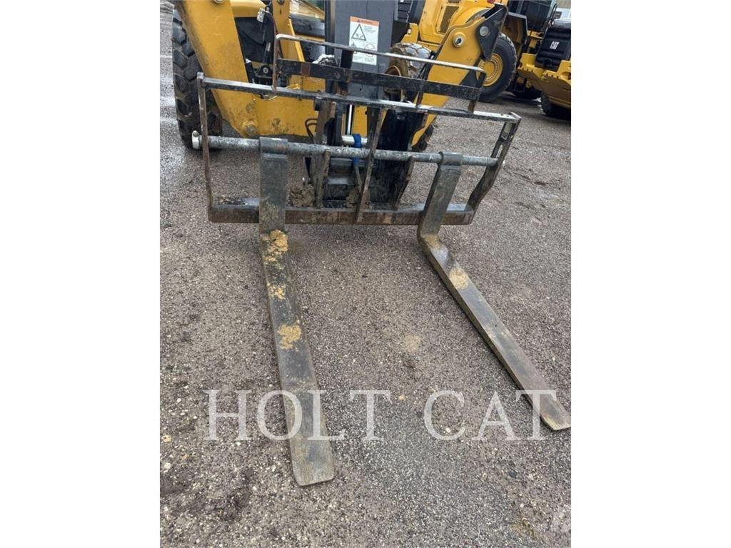 CAT TL943 Телескопични товарачи