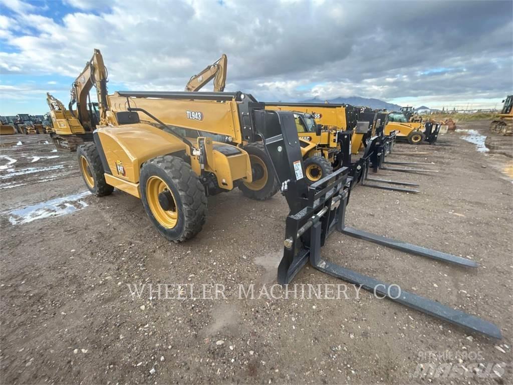 CAT TL943 CB Телескопични товарачи