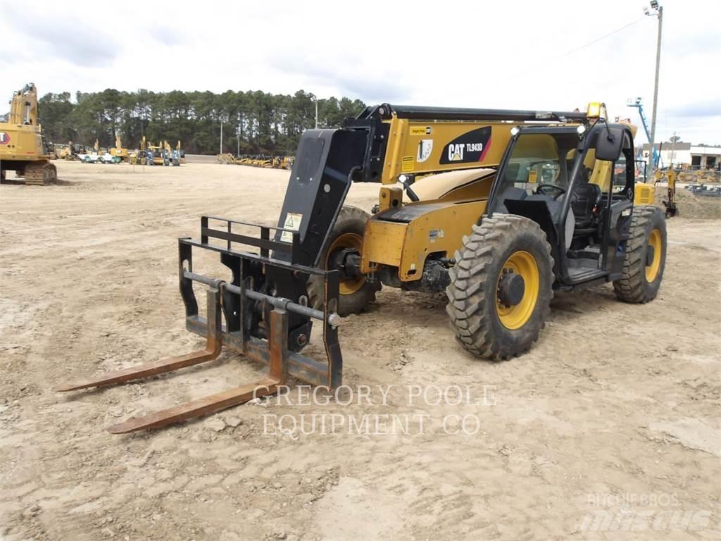 CAT TL943D Телескопични товарачи