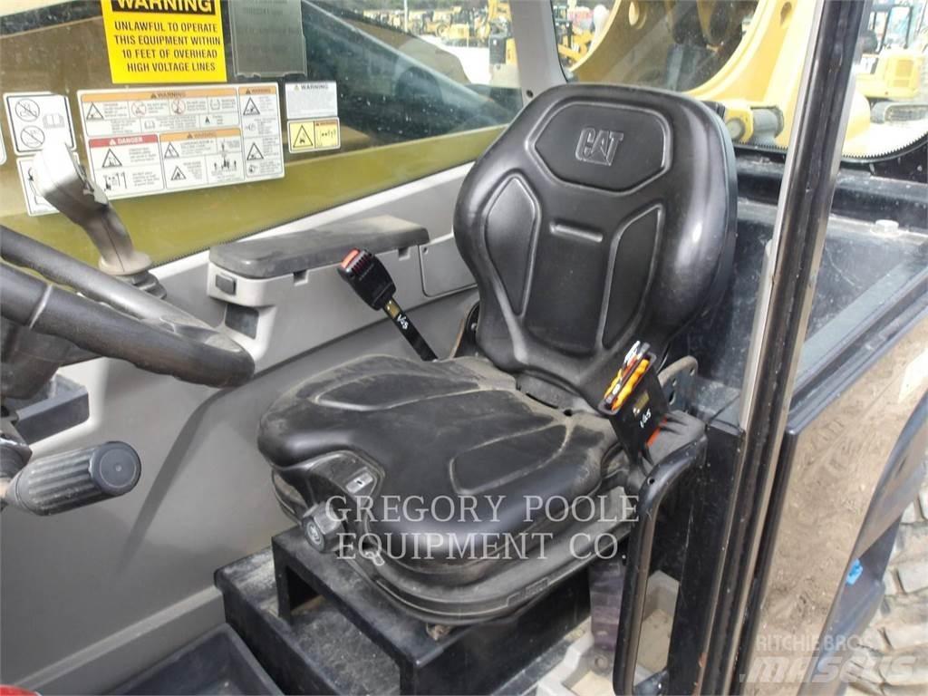 CAT TL943D Телескопични товарачи