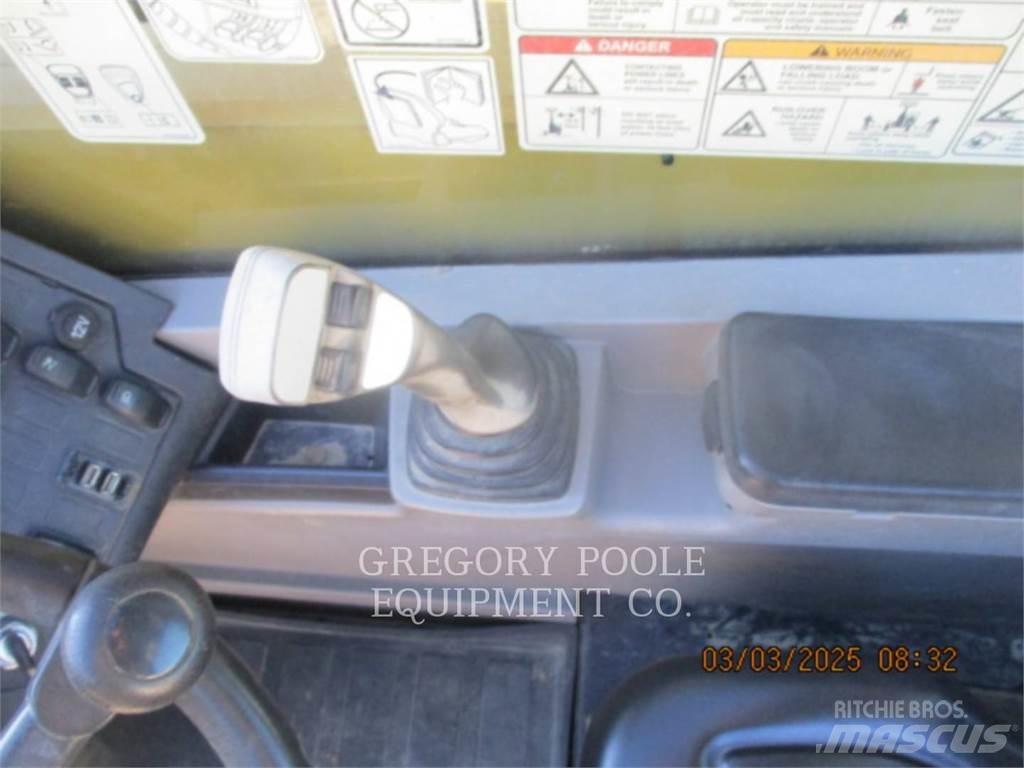 CAT TL943D Телескопични товарачи