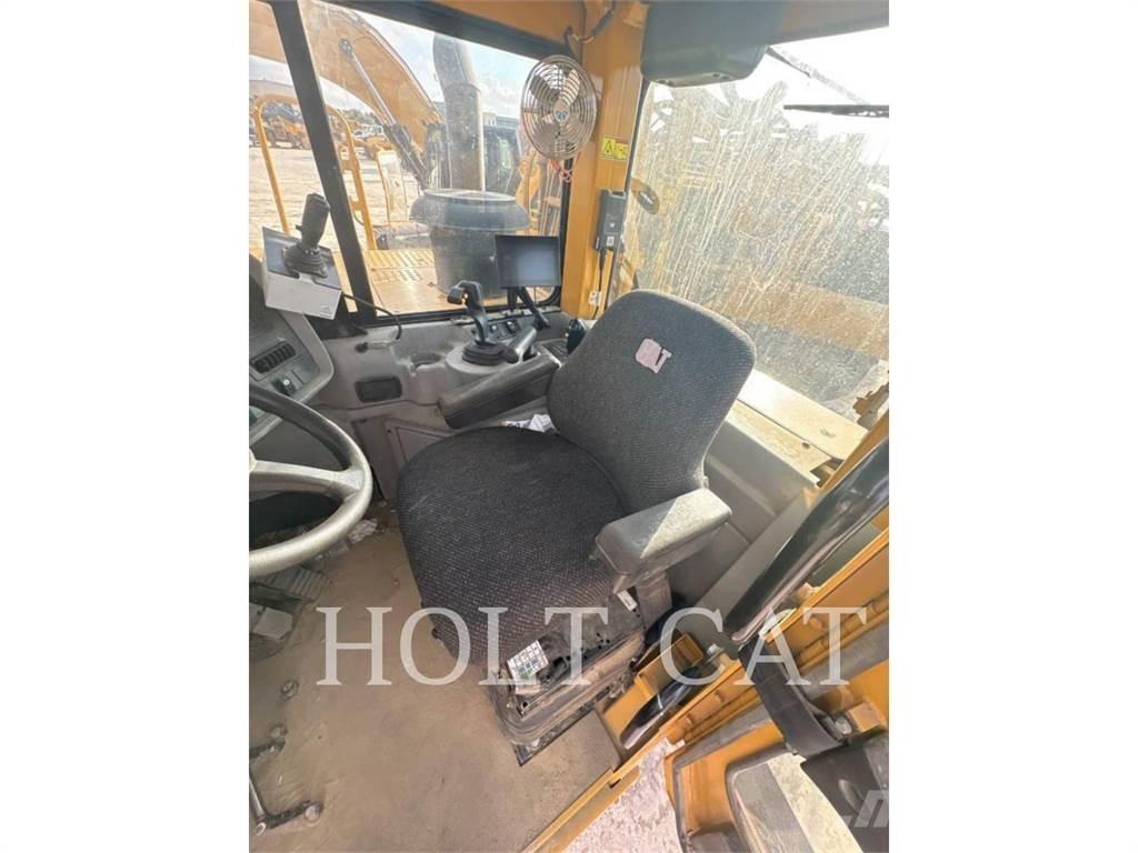 CAT W00 621G Скрепери
