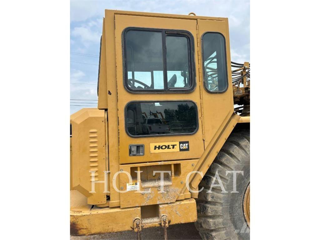 CAT W00 621G Скрепери
