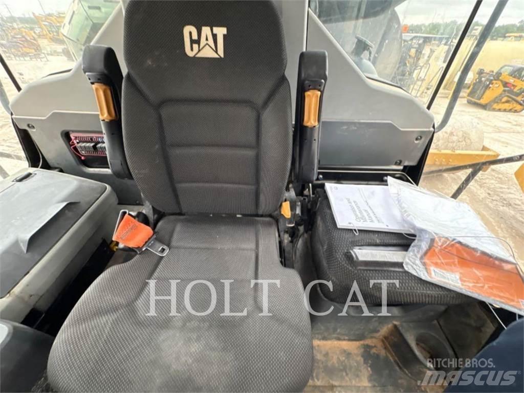 CAT W00 740GC Цистерна