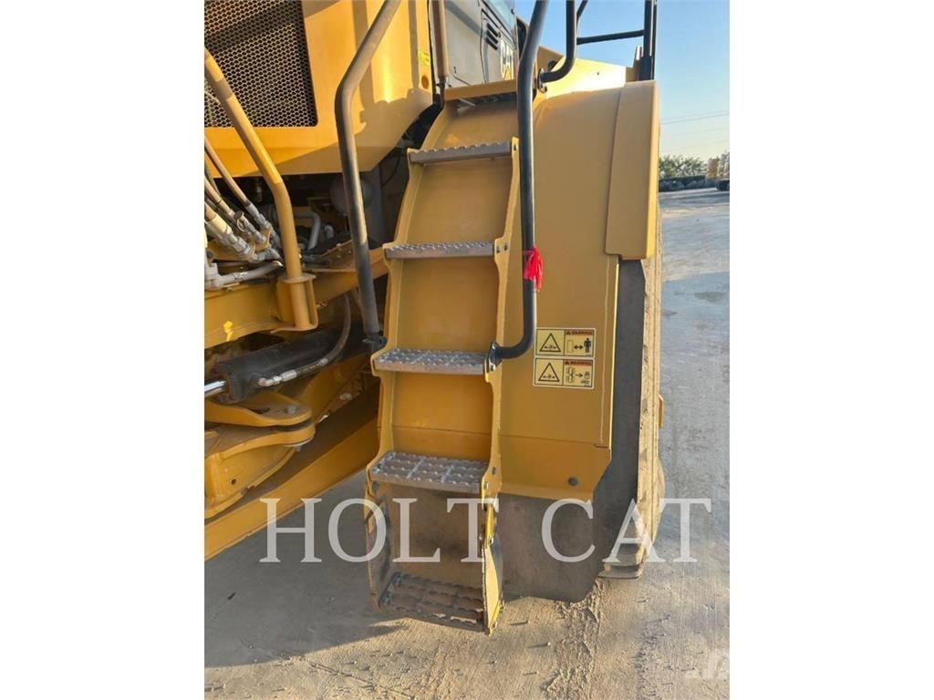 CAT W00 740GC Цистерна
