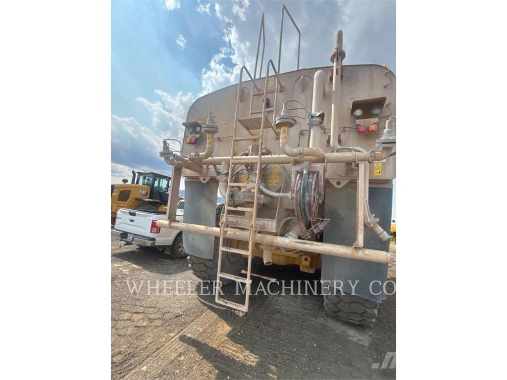 CAT WT 740 GC Цистерна