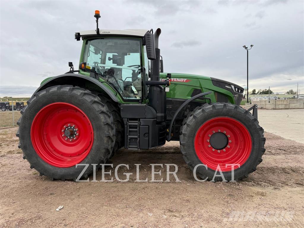 Fendt 933 VARIO Трактори