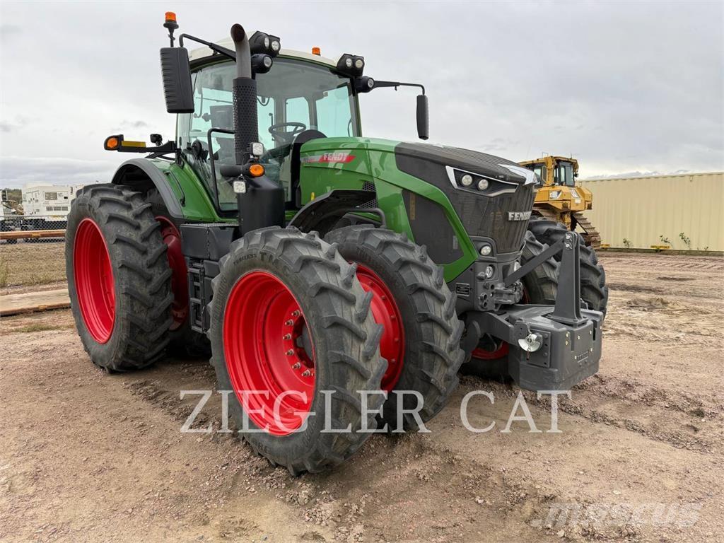 Fendt 933 VARIO Трактори