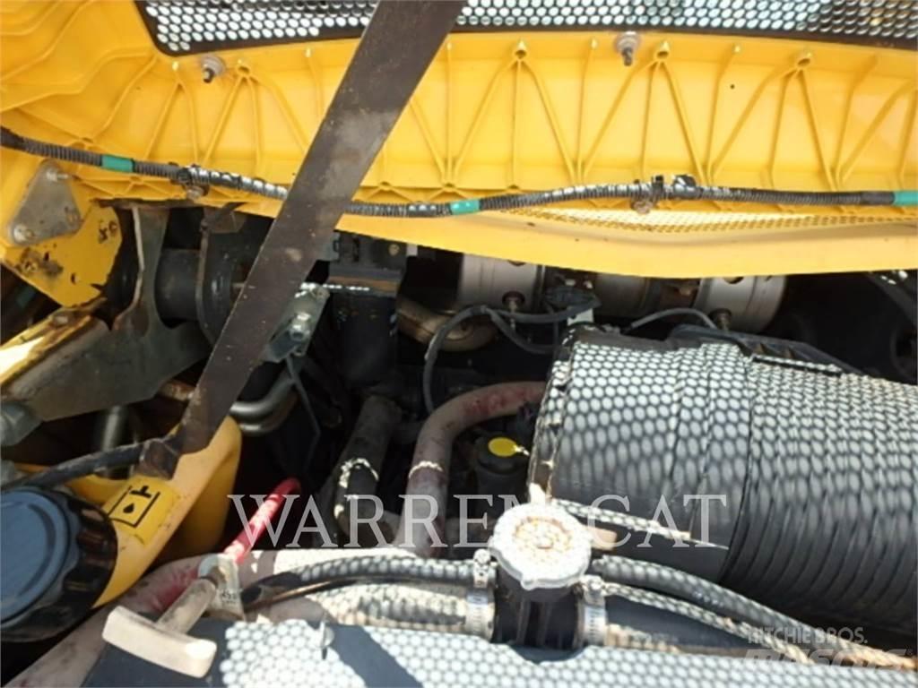 Ford / New Holland L220 Мини товарачи

