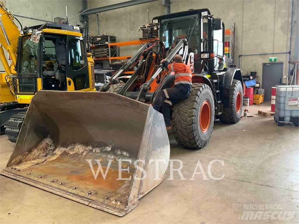 Hitachi ZW180-5B Колесни товарачи