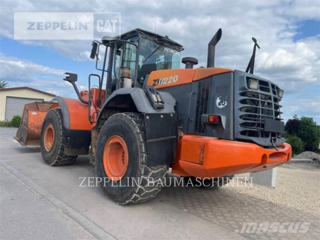 Hitachi ZW220 Колесни товарачи