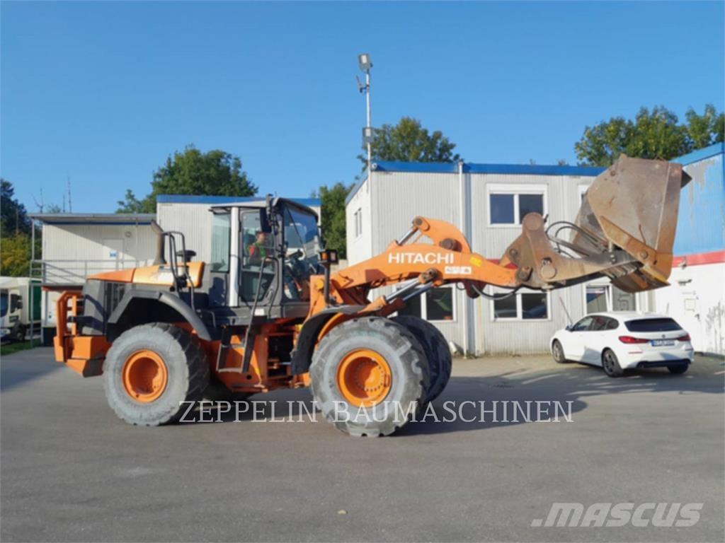 Hitachi ZW250 Колесни товарачи