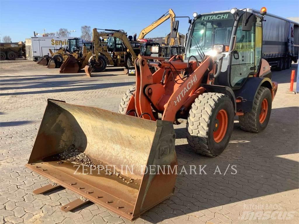 Hitachi ZW95 Колесни товарачи