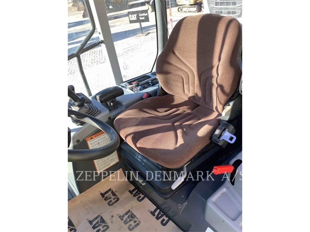 Hitachi ZW95 Колесни товарачи