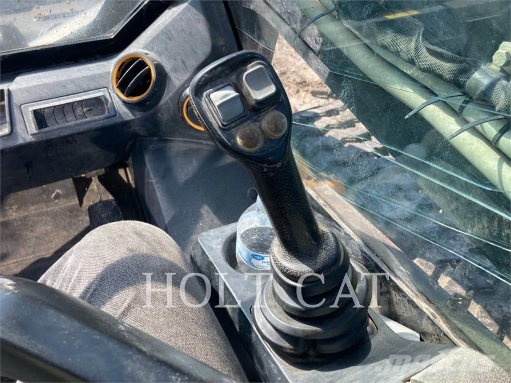 JCB 270T Верижен товарач