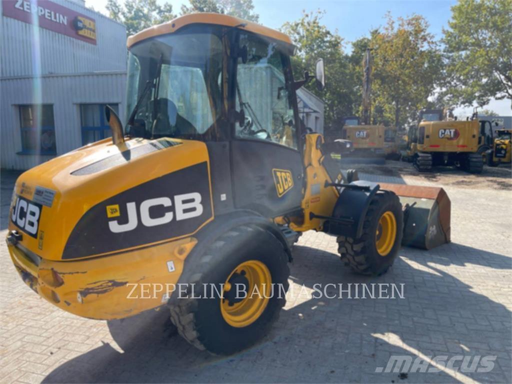 JCB 406 Колесни товарачи