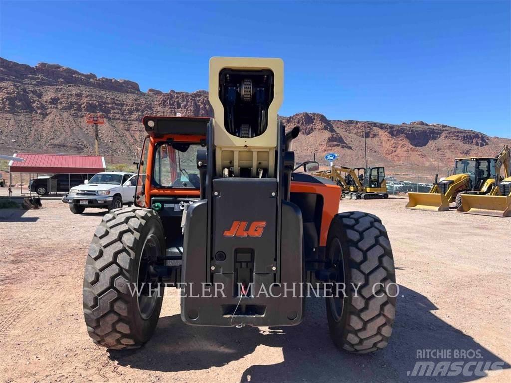 JLG 1055 Телескопични товарачи