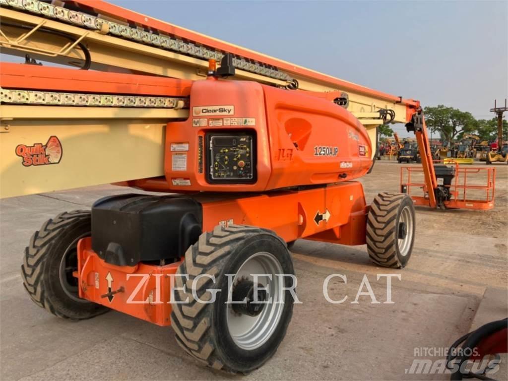 JLG 1250AJP Съчленени стрелови подемници
