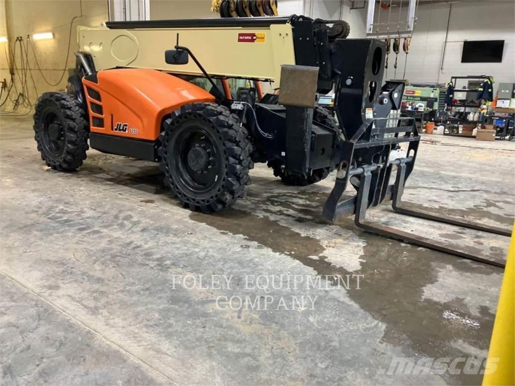 JLG 1255C Телескопични товарачи