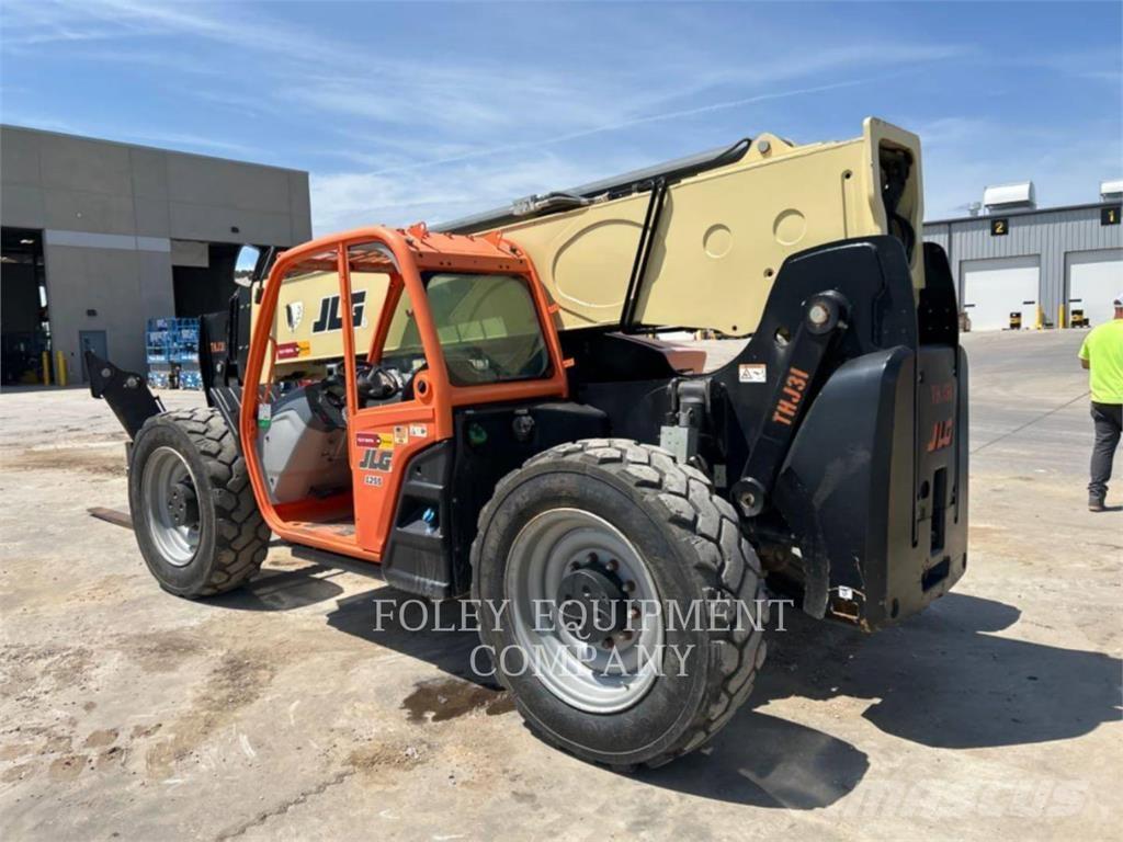 JLG 1255O Телескопични товарачи
