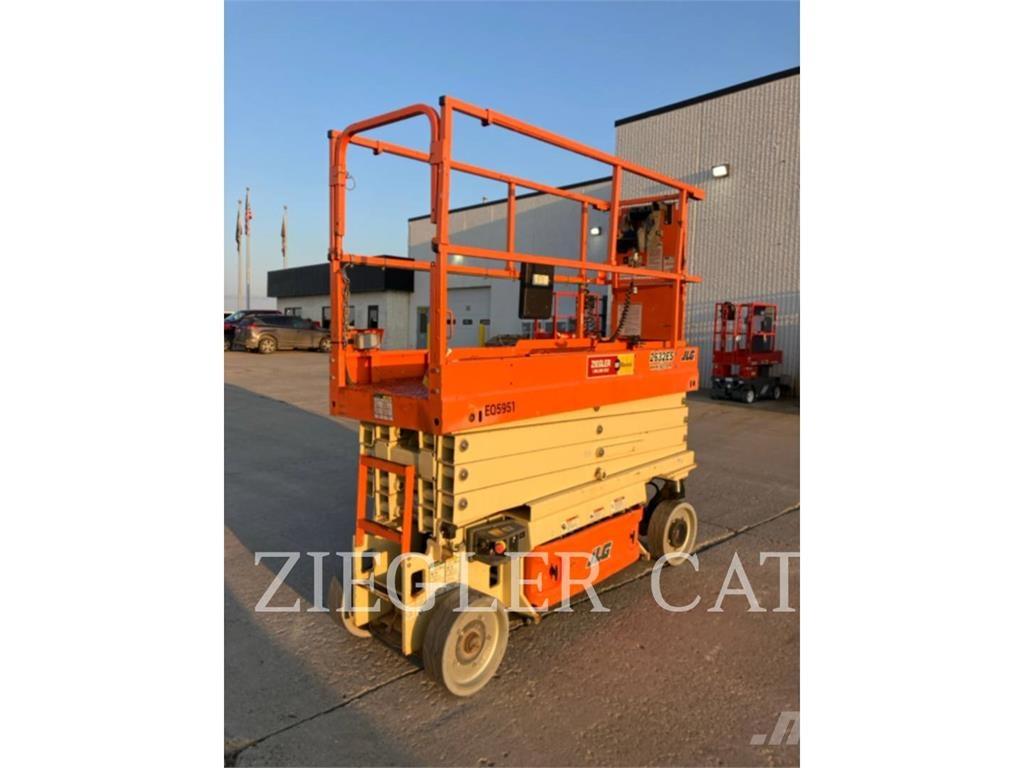 JLG 2632ES Ножични работни платформи