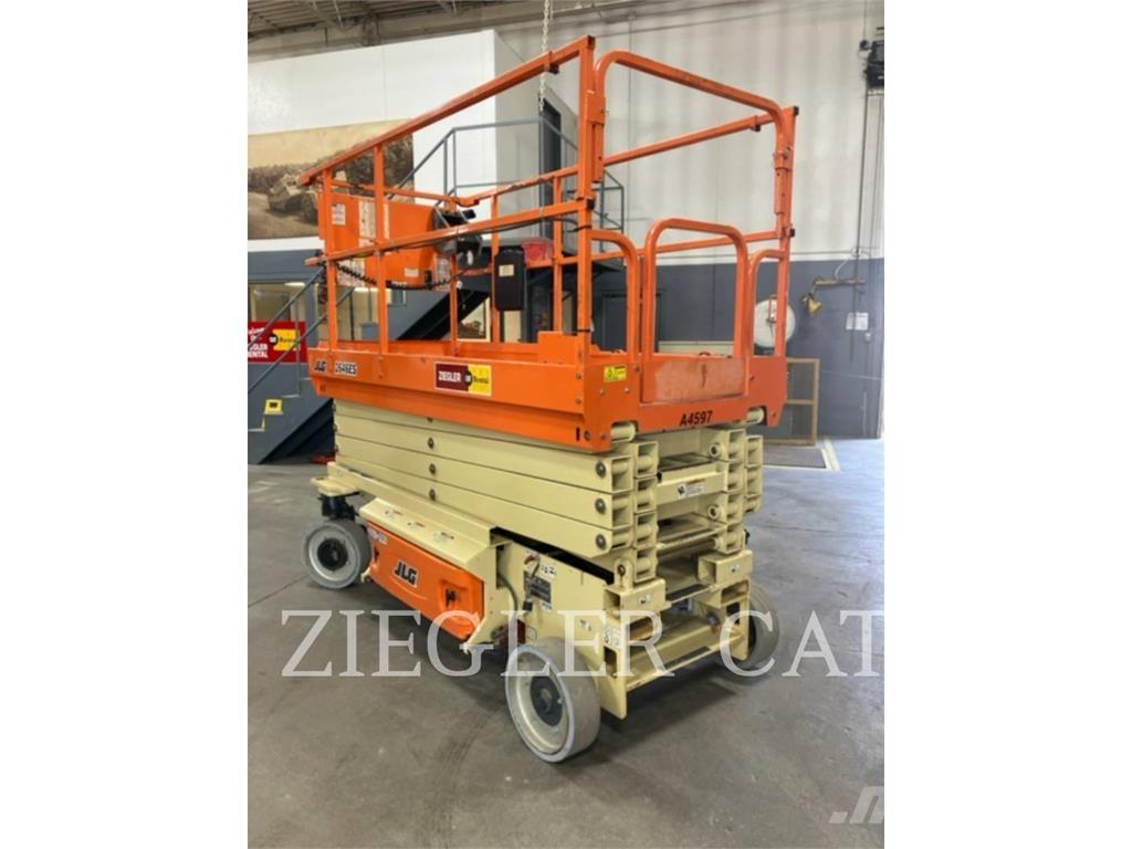 JLG 2646ES Ножични работни платформи