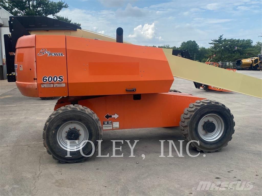 JLG 600S Съчленени стрелови подемници