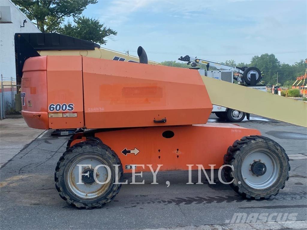 JLG 600S Съчленени стрелови подемници