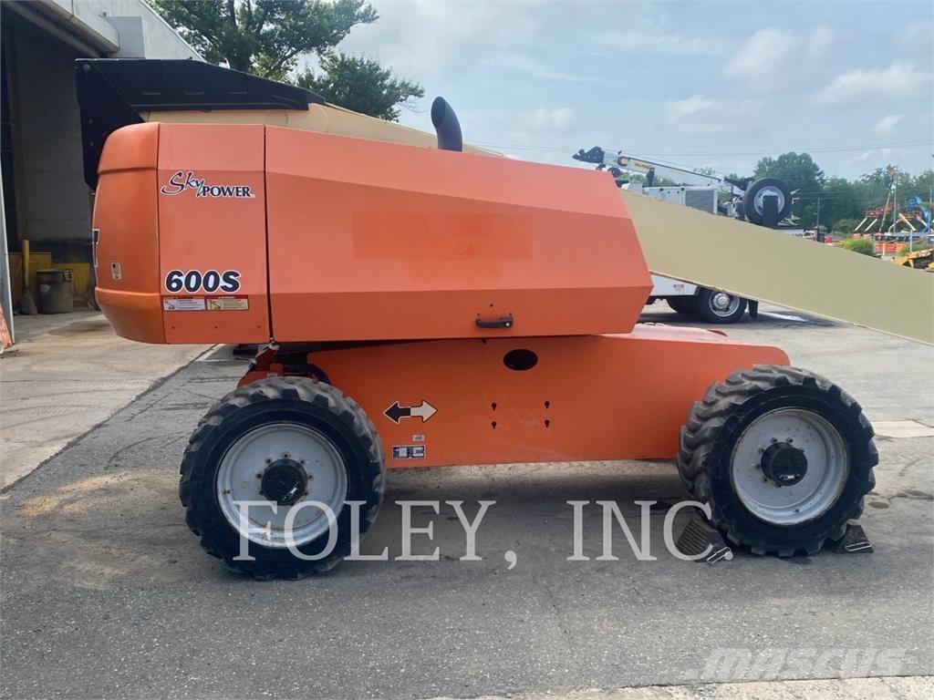 JLG 600S Съчленени стрелови подемници