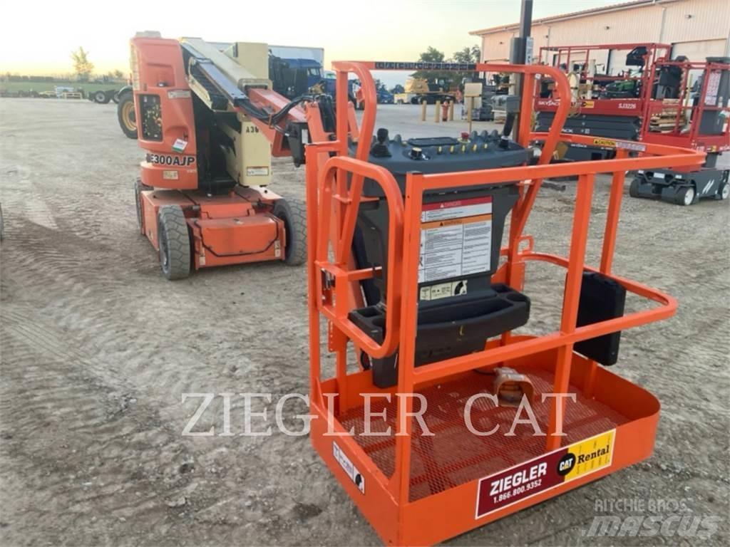 JLG E300AJP Съчленени стрелови подемници
