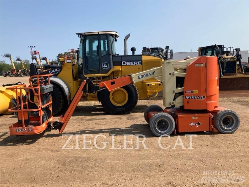 JLG E300AJP Съчленени стрелови подемници