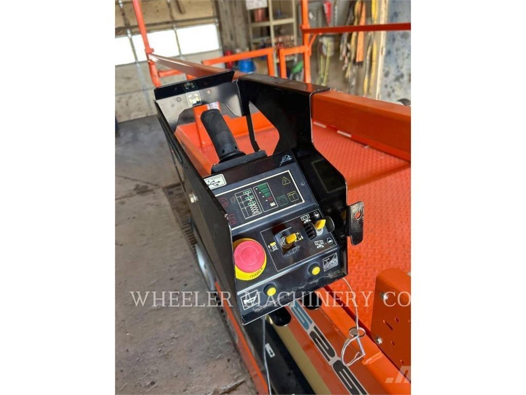 JLG ES2646 Ножични работни платформи