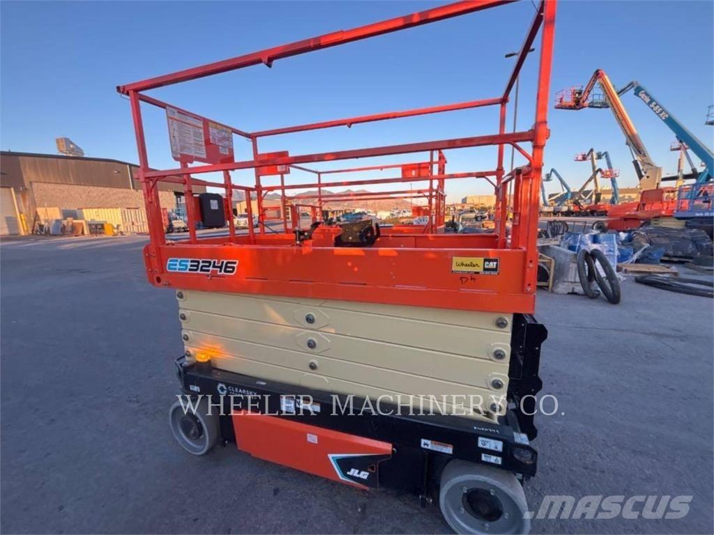 JLG ES3246 Ножични работни платформи